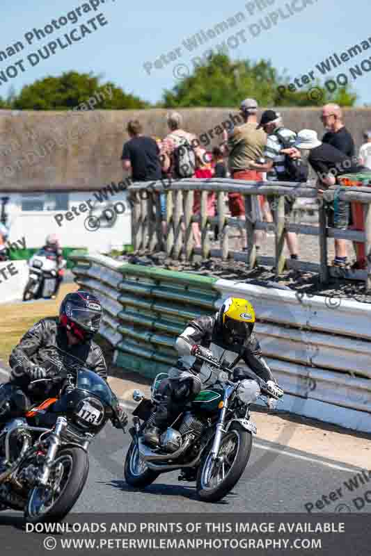 Vintage motorcycle club;eventdigitalimages;mallory park;mallory park trackday photographs;no limits trackdays;peter wileman photography;trackday digital images;trackday photos;vmcc festival 1000 bikes photographs